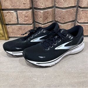 Brooks Ghost 15 Men's Sneakers size 11.5 / 1103931D012